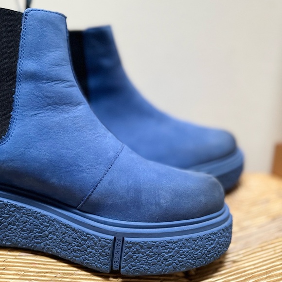 John Fluevog Piccolomini Platform Chelsea Boots - Picture 7 of 16